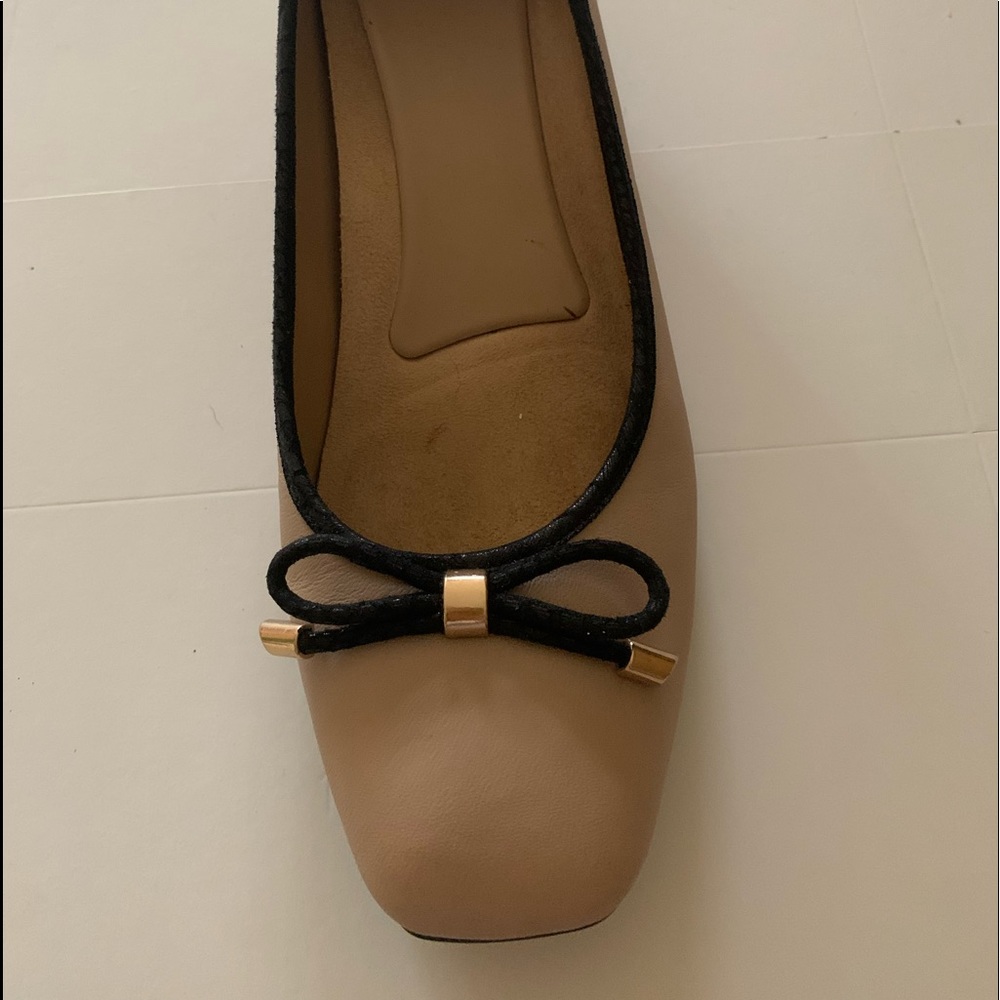 Naturalizer Women's beige flat shoes